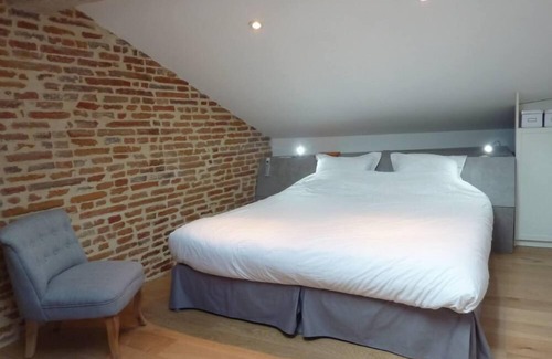 Toulouse City-Centre Apartment | Loft 4**** Place du Capitole, 60 m2 optional parking. High standing.