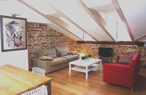 Toulouse City-Centre Apartment | Loft 4**** Place du Capitole, 60 m2 optional parking. High standing.