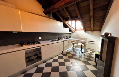 Bergamo Apartment | [Loft attic] on the Bergamo skyline