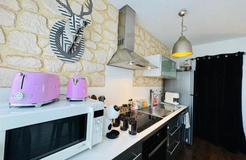 Chartrons Apartment | Loft atypique 130 m2 Clim patio couvert et terrasse pkg gratuit tram à 5mn à pied un accès direct au centre-ville