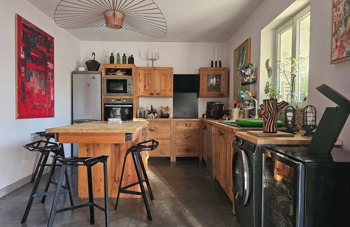 Laverune Apartment | Loft, Design collection, artist's studio, 15' from beaches and Montpellier center