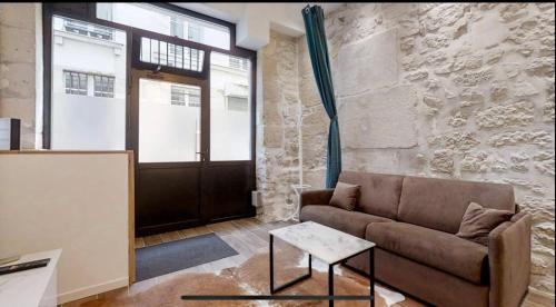 Saint-Merri Apartment | Loft HeartofParis, Marais,Chatelet, Beaubourg CLIM