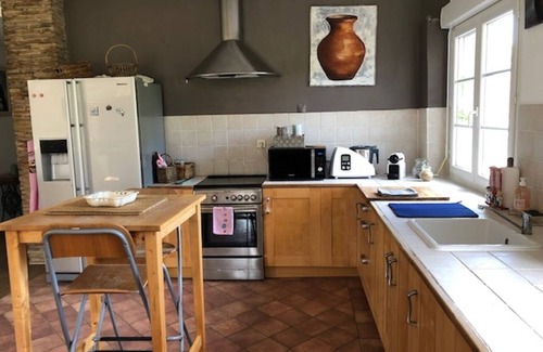 Lambesc Apartment | Loft in 19th century stone farmhouse with garden