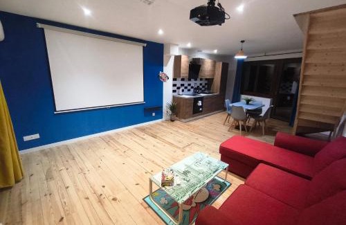 Sainte-Livrade-sur-Lot Apartment | Loft Le Pop Art-Balneo-Cinéma-Clim