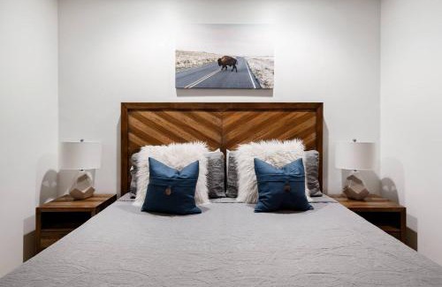 Downtown Nashville Apartment | Loft Literally on Broadway Live Music & Bars