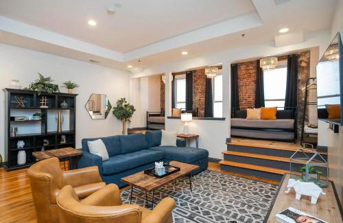 Downtown Nashville Apartment | Loft Literally on Broadway Live Music & Bars