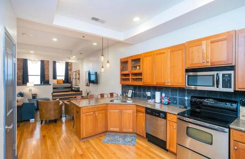 Downtown Nashville Apartment | Loft Literally on Broadway Live Music & Bars