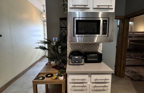 Government Hill Condo | Loft Near Pearl & Riverwalk
