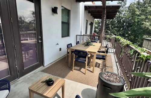 Government Hill Condo | Loft Near Pearl & Riverwalk