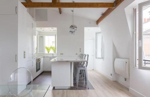 Quartier Sainte-Marguerite Apartment | Loft refait à neuf en dernier étage 2 chambres