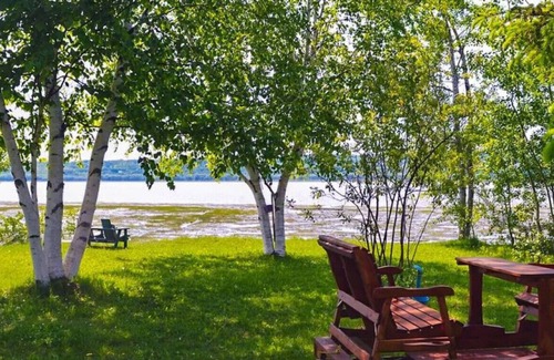Ste Anne de Beaupre Apartment | Loft River and Mountains 15