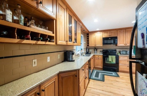 Housatonic House | Loft Style Cabin In West Stockbridge, Book Now!