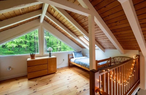 Housatonic House | Loft Style Cabin In West Stockbridge, Book Now!