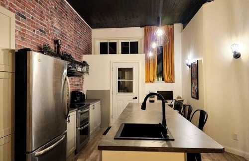 Vieux-Limoilou Apartment | Loft Style Industriel Centre ville Parking Gratuit