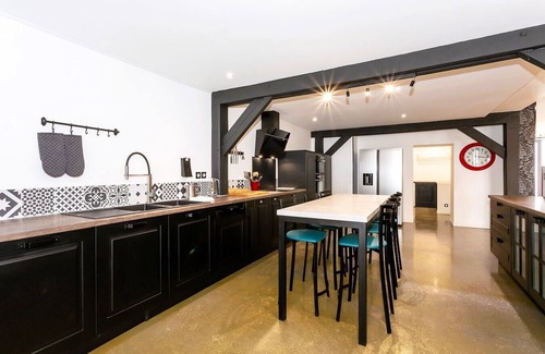 Vouvray House | Loft with swimming pool and apartment