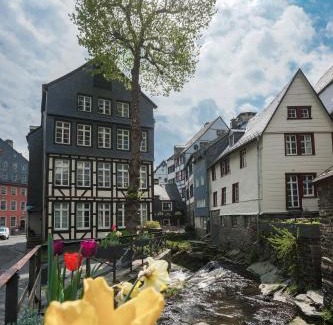 Monschau Apartment | LOFT13 Traumhafte Wohnung mit Terrasse für 4 Gäste