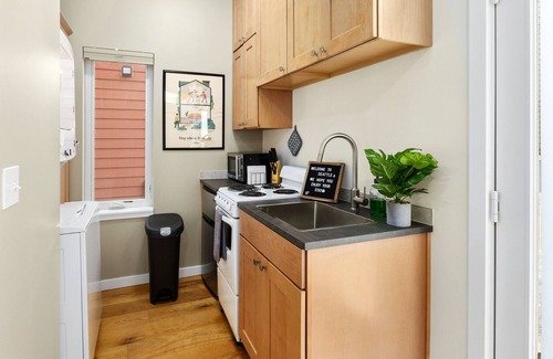 Lake City Apartment | Loftium | Beautiful 1 BR Guest Suite w/ Kitchen + Laundry