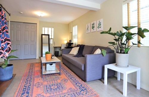 South Westminster Apartment | Loftium | Charming Guest Suite In a Desirable Neighborhood