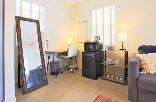 South Westminster Apartment | Loftium | Charming Guest Suite In a Desirable Neighborhood