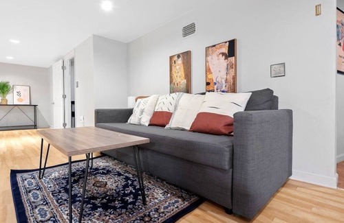 Sunnyside Apartment | Loftium | Cozy 2 Bed Suite in Quiet Sunnyside Neighborhood