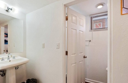 Sunnyside Apartment | Loftium | Pristine Guest Suite in Beautiful Sunnyside!