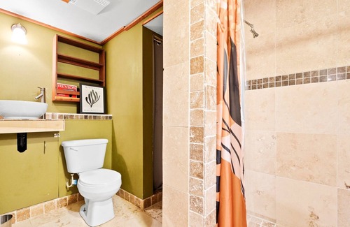 South Westminster Apartment | Loftium | Spacious 1 Bedroom Suite in Westminster!