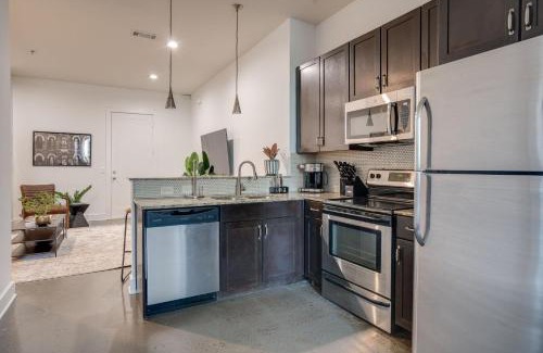 Midtown House | Lofts At 30th - Modern Life - Mins To Broadway