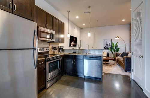 Midtown House | Lofts At 30th - Urban Lounge - Minutes To Broadway