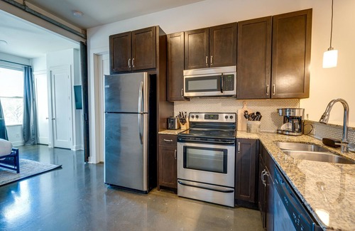 Midtown House | Lofts At 30th - Urban Lounge - Minutes To Broadway