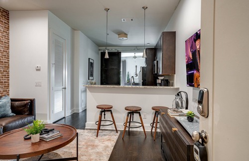 Midtown Cottage | Lofts At 30th - Urban Lodge - Mins to Broadway!