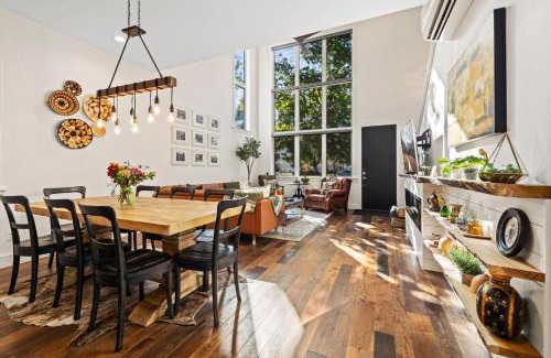 Downtown House | Lofty Pursuit - Downtown - Hot Tub - Momentary