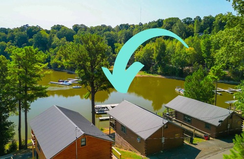 Eddyville Cabin | Log Cabin 2 - Log cabins sleep 7 - (1Q, 1F/1T, 2T) | full kitchen, living/dining, 1 bath.