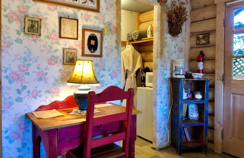 Prescott Cabin | Log Cabin at Lynx Farm - Prescott Cabin Rentals