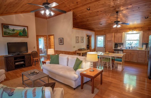 Fleetwood Cabin | Log Cabin between Boone & WJ - Hot Tub - Private - Gas Fireplace - One Level