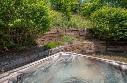 Fleetwood House | Log Cabin between Boone & J - Hot Tub - Private - Gas Fireplace - One Level