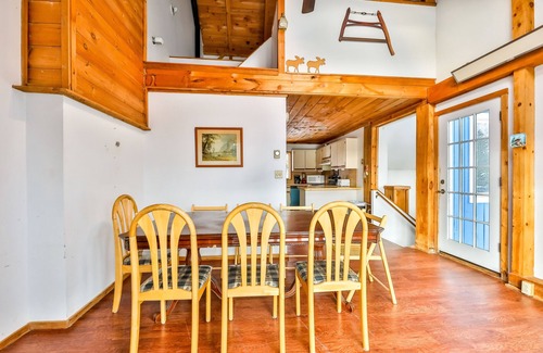 Tannersville Ski Chalet | Log Cabin Hot tub Private Pool 360 Mountain Views Hunter Mt
