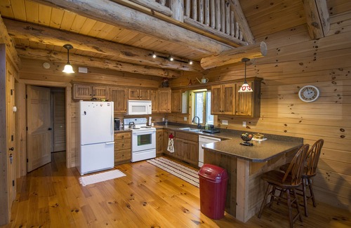 Sugarcreek Bed & Breakfast | Log cabin in Amish country