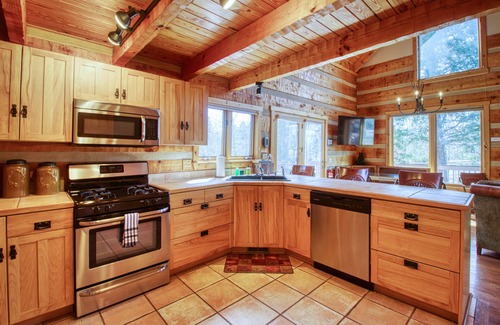 Woodland Park Cabin | Log cabin in the heart of Woodland Park with hot tub & private sauna