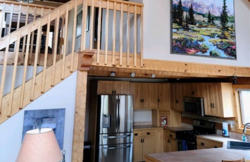 Woodland Park Cabin | Log cabin in the heart of Woodland Park with hot tub & private sauna