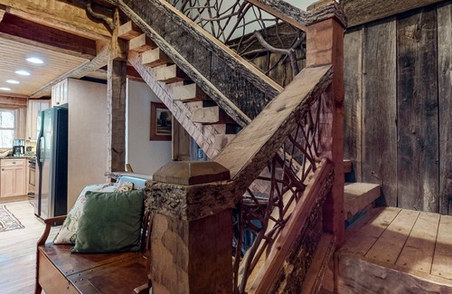 Cullowhee House | Log Cabin near Lake Glenville