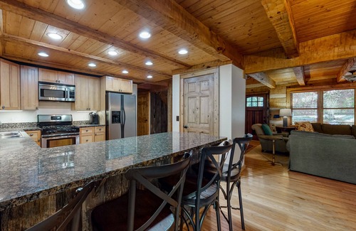 Cullowhee House | Log Cabin near Lake Glenville