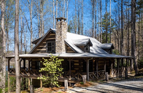Cullowhee House | Log Cabin near Lake Glenville