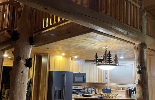 Springerville Cabin | Log Cabin on 9 acres with fireplace 15 min from Showlow Az
