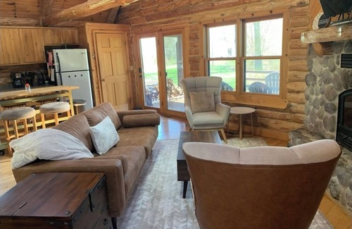 Fremont Cabin | Log Cabin on the channel to Lake Poygan