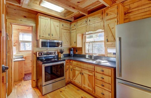 Blue Ridge Cabin | Log Cabin Retreat, Beautiful Views, trail @ house