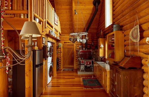 Polebridge Cabin | Log Cabin sleeps4 with spectacular views,Bunkhouse sleeps 3 with additional fee