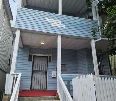 Newark Apartment | Log Comfort 2