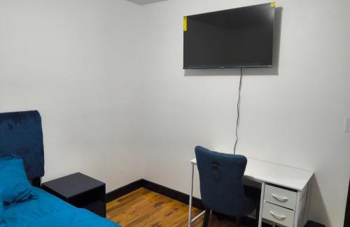 Weequahic Apartment | Log Comfort