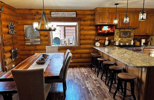 Woodmoor House | Log Home-Hot Tub-Game Room/Workout Room/Fireplace-BBQ-Yard Games/Pickleball