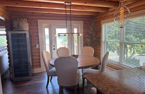 Inman House | ~ LOG HOME ON A BEAUTIFUL LAKE~Resort style pool~Charming Large 5 bedroom